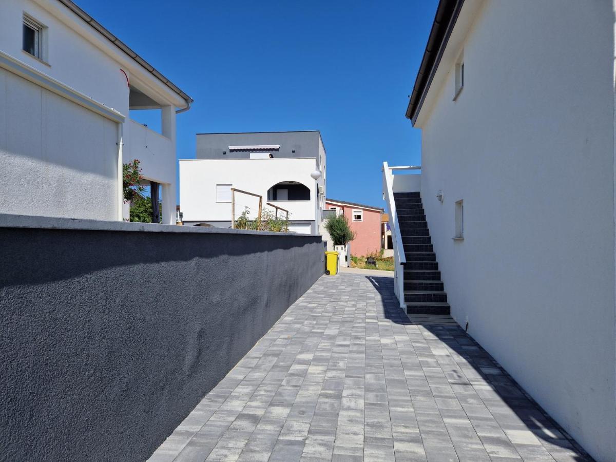 Apartmani Deak Vir Exterior photo